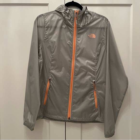 The North Face Jackets & Blazers - The North Face
Cyclone Water Repellent Rain Jacket Windbreaker Gray/Peach Size M